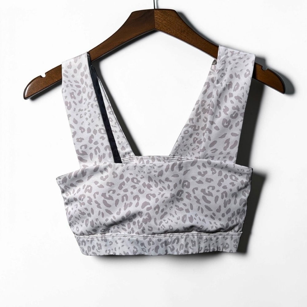🌻 All Fenix Australia Cheetah Print 🐆 sports bra
Size small